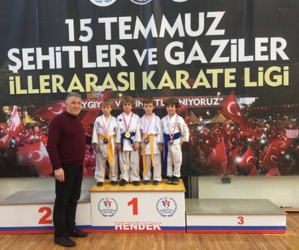 Geyveli Karatecilerden 32 madalya