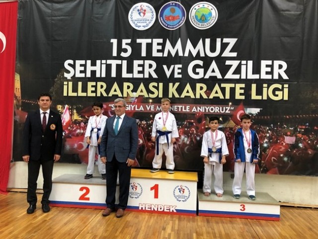 Geyveli Karatecilerden 32 madalya