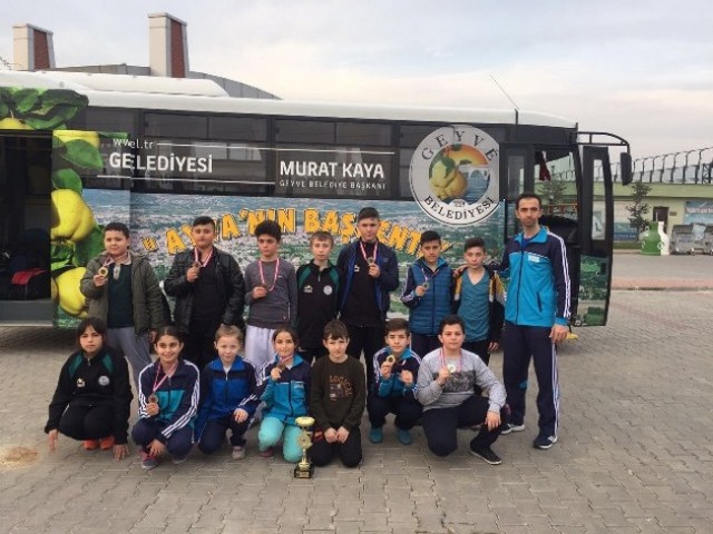 Geyve Milli Eğitim Milli sporcuları unutmadı
