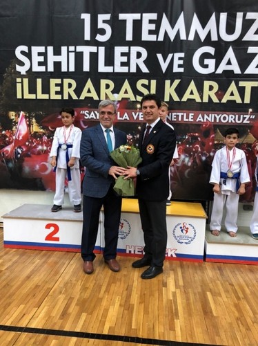 Geyveli Karatecilerden 32 madalya