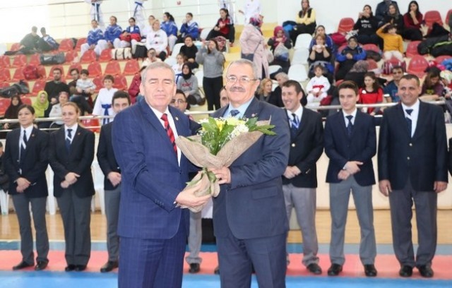Geyveli Karatecilerden 32 madalya
