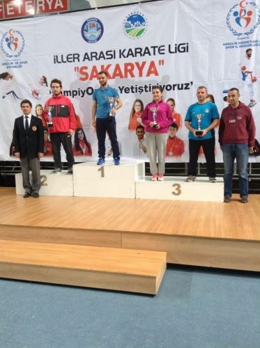 Geyve karate takımlarından çifte başarı…