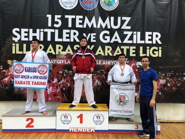 Geyveli Karatecilerden 32 madalya