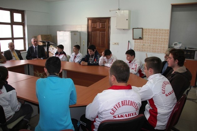 Geyve Milli Eğitim Milli sporcuları unutmadı