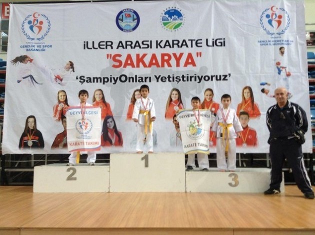 Geyve karate takımlarından çifte başarı…