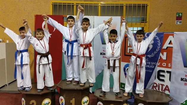 Geyveli sporcuların Cumhuriyet coşkusu