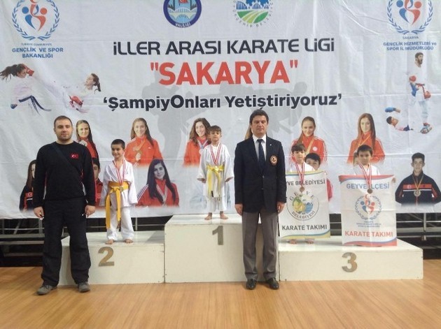 Geyve karate takımlarından çifte başarı…