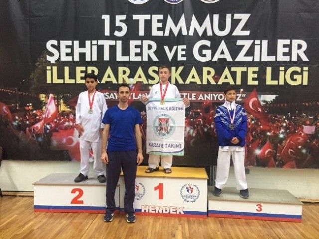 Geyveli Karatecilerden 32 madalya