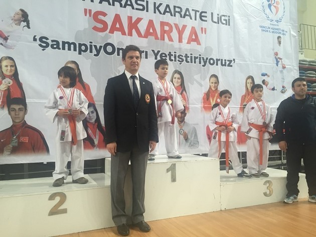 Geyve karate takımlarından çifte başarı…