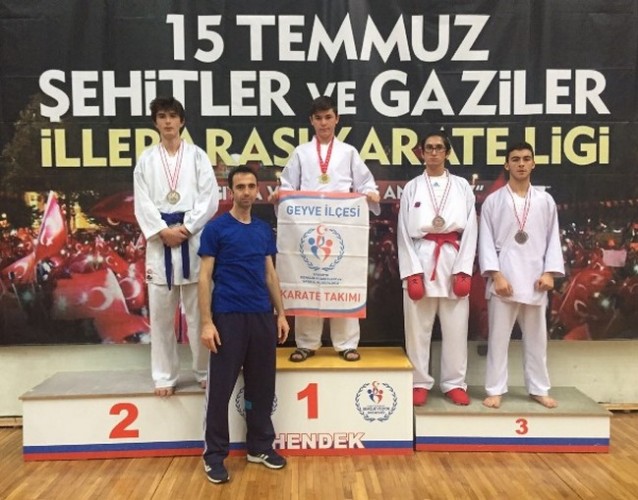 Geyveli Karatecilerden 32 madalya