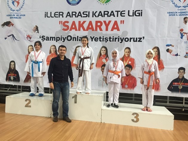 Geyve karate takımlarından çifte başarı…