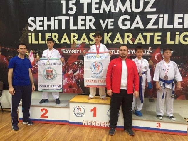 Geyveli Karatecilerden 32 madalya