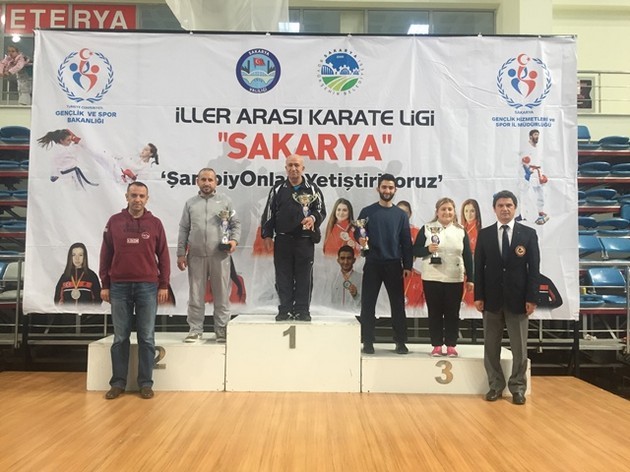 Geyve karate takımlarından çifte başarı…