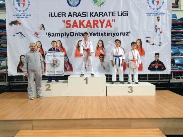 Geyve karate takımlarından çifte başarı…