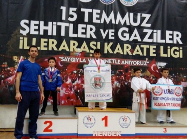Geyveli Karatecilerden 32 madalya