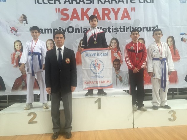 Geyve karate takımlarından çifte başarı…