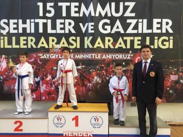 Geyveli Karatecilerden 32 madalya