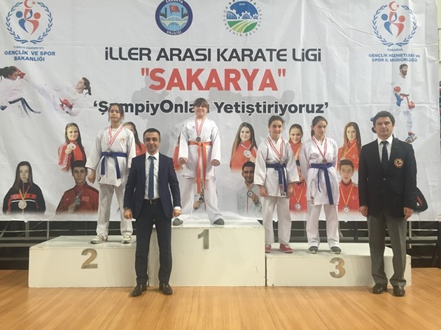 Geyve karate takımlarından çifte başarı…