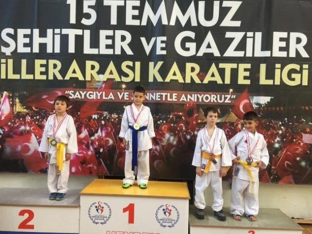 Geyveli Karatecilerden 32 madalya