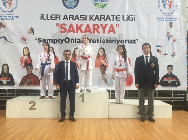 Geyve karate takımlarından çifte başarı…