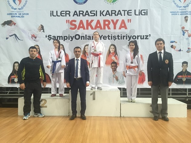 Geyve karate takımlarından çifte başarı…