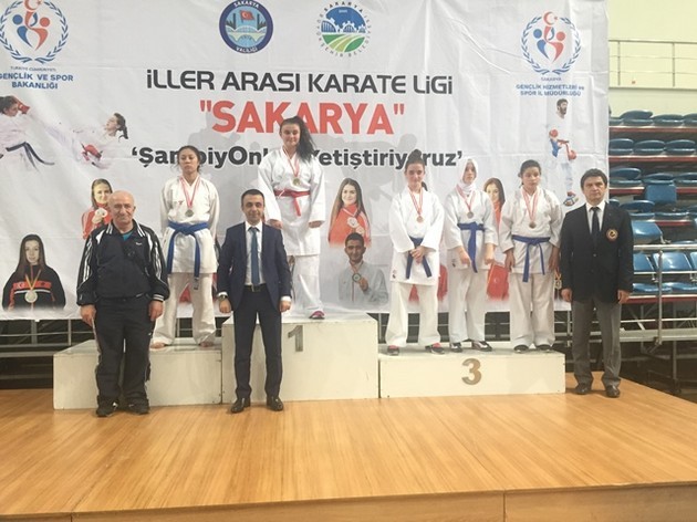 Geyve karate takımlarından çifte başarı…