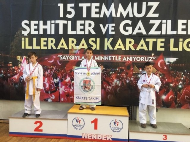 Geyveli Karatecilerden 32 madalya