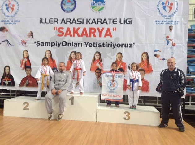 Geyve karate takımlarından çifte başarı…