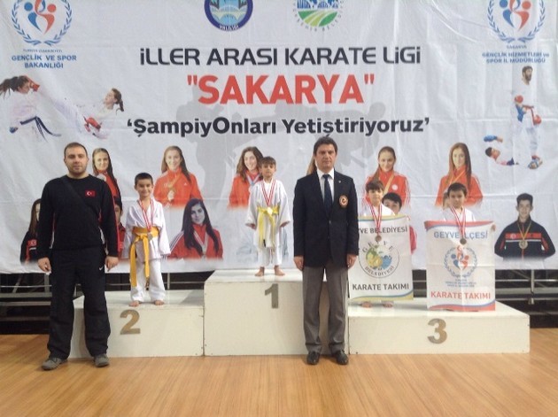 Geyve karate takımlarından çifte başarı…