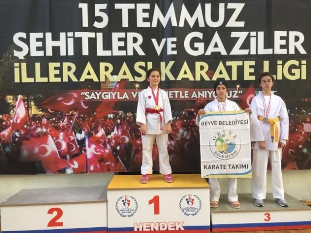 Geyveli Karatecilerden 32 madalya