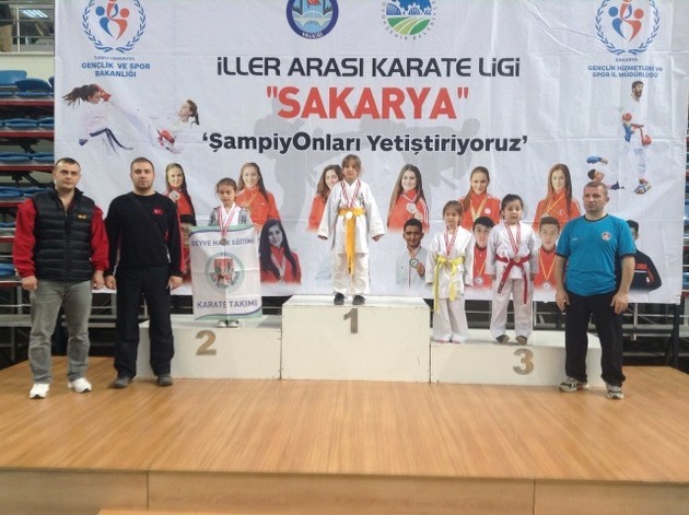 Geyve karate takımlarından çifte başarı…