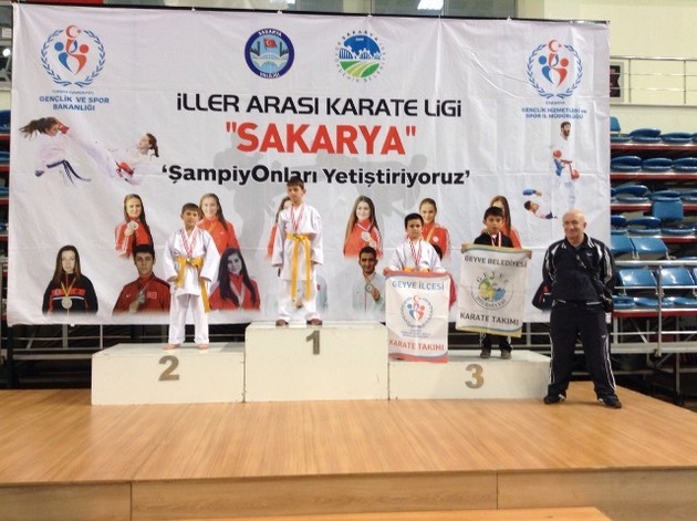 Geyve karate takımlarından çifte başarı…