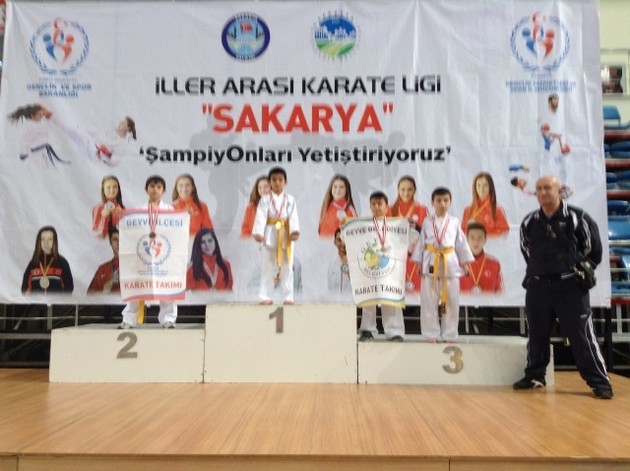 Geyve karate takımlarından çifte başarı…