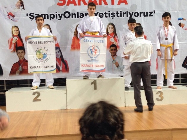 Geyve karate takımlarından çifte başarı…
