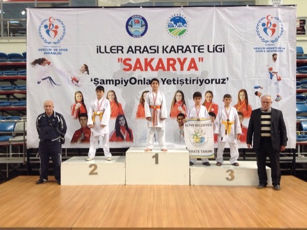 Geyve karate takımlarından çifte başarı…
