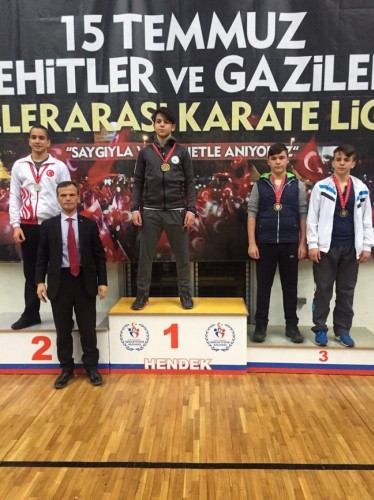 Geyveli karatecilerden 9 madalya