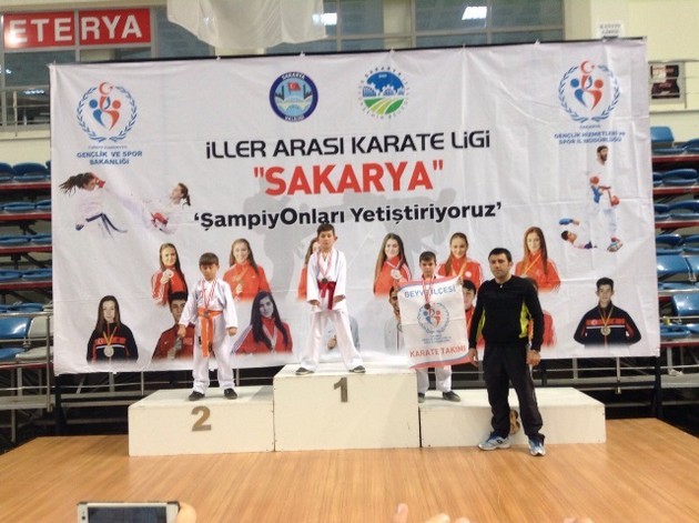 Geyve karate takımlarından çifte başarı…