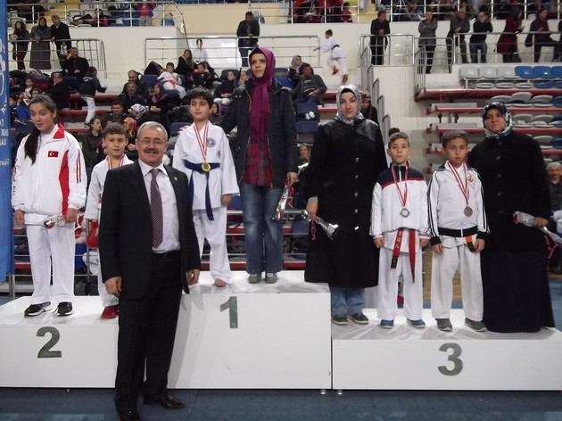 Geyveli Karatecilerden çifte başarı