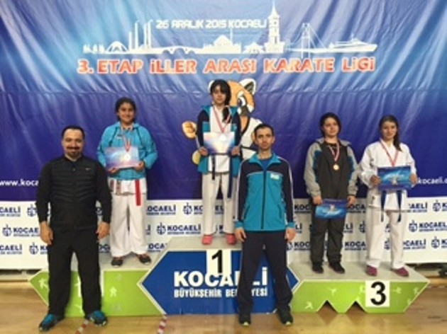 Geyve karate takımlarından çifte başarı…