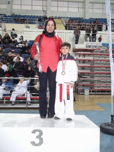 Geyveli Karatecilerden çifte başarı