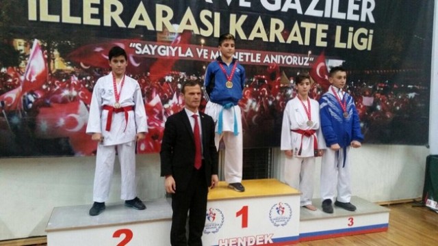 Geyveli karatecilerden 9 madalya