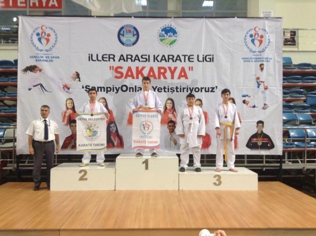 Geyve karate takımlarından çifte başarı…