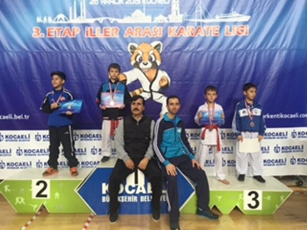 Geyve karate takımlarından çifte başarı…