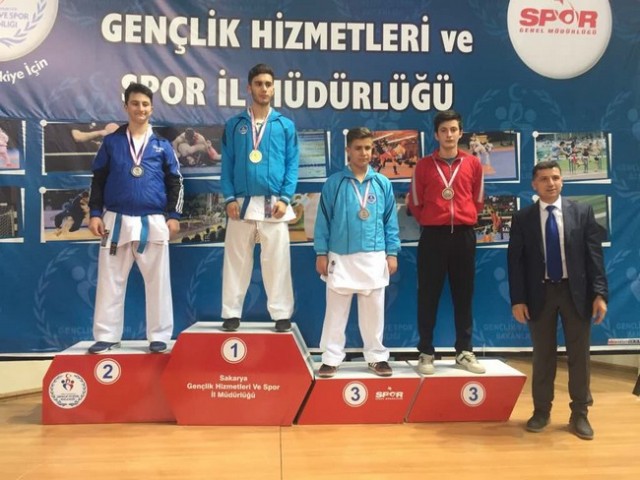 Geyveli Karatecilerden 35 madalya