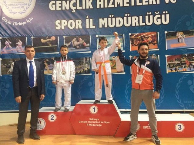 Geyveli Karatecilerden 35 madalya