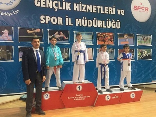Geyveli Karatecilerden 35 madalya