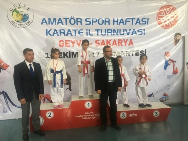 Geyveli karatecilerden 27 madalya