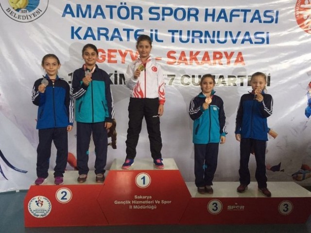 Geyveli karatecilerden 27 madalya