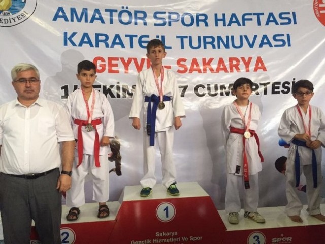 Geyveli karatecilerden 27 madalya