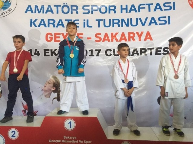 Geyveli karatecilerden 27 madalya